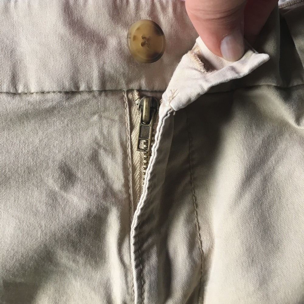 Old Navy khaki shorts - Picture 4 of 6